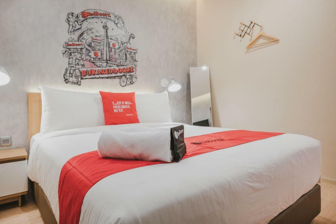 Hotel Reddoorz @ Thamrin 3*